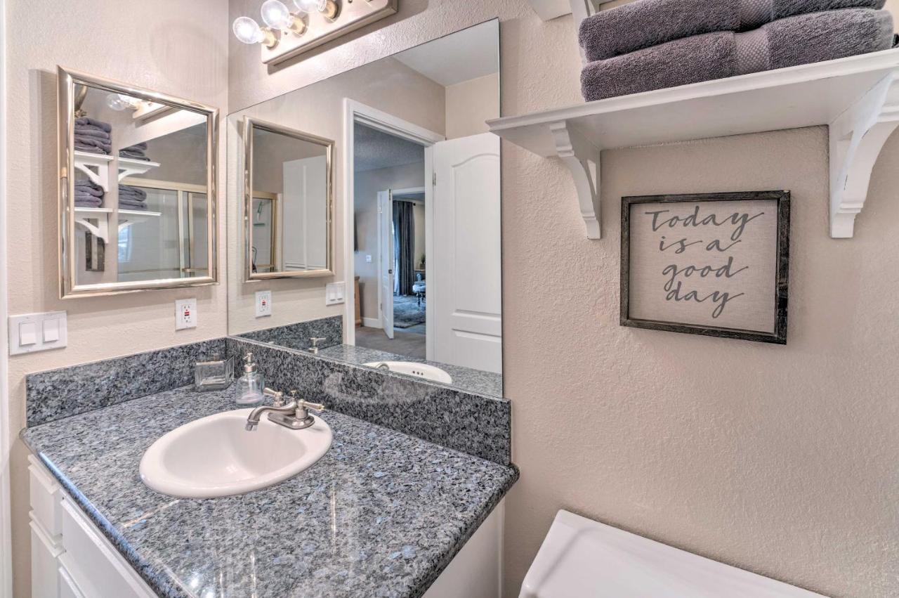 Lake Havasu Condo With Pool Access 1 Block To Beach Lake Havasu City Eksteriør bilde